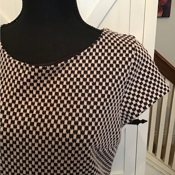 Elegant Vintage Houndstooth Black and White Patterned Midi Dress - Picture 3 of 5